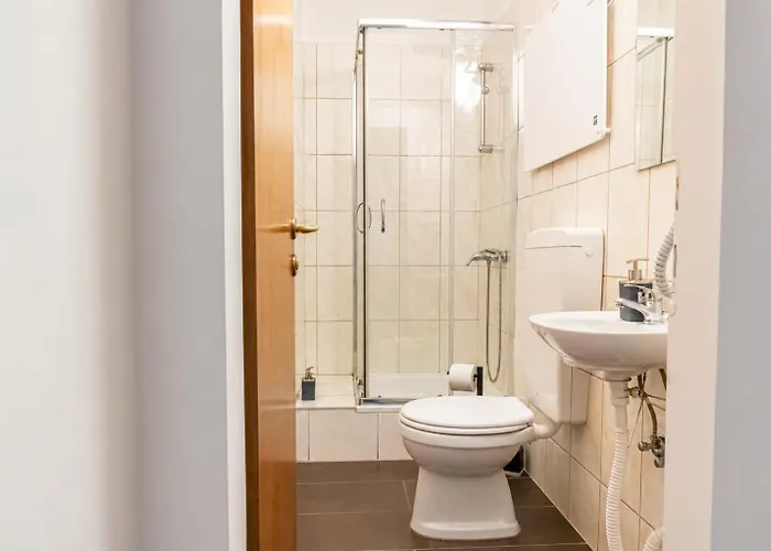 Elegant Urban 1br Near Attractions דירה