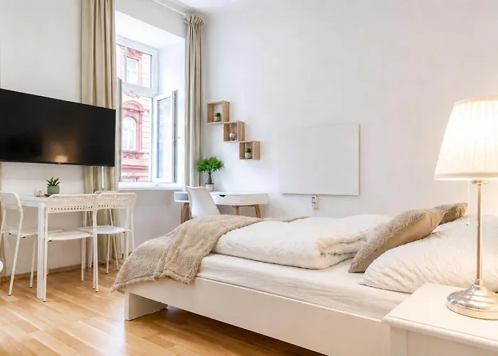 Elegant Urban 1br Near Attractions * וינה