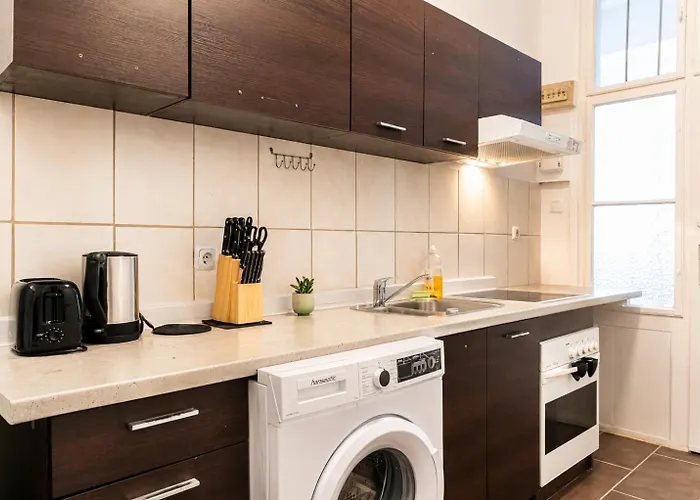 Elegant Urban 1br Near Attractions דירה