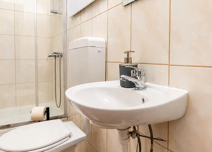 Elegant Urban 1br Near Attractions דירה